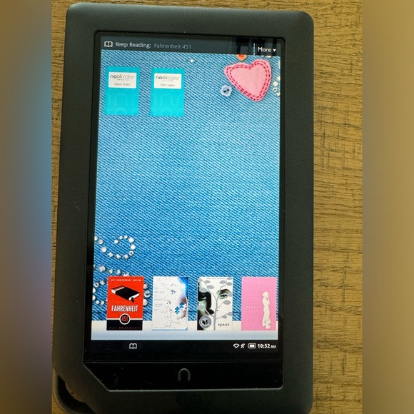 Barnes & Noble Nook Tablet
Model: BNRV200 WORKS - Picture 2 of 6